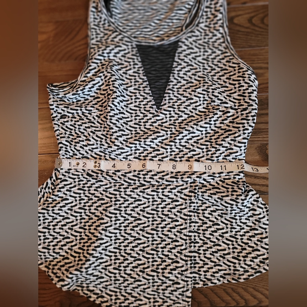 SUMMER Sleevless top, excellent condition. - Picture 4 of 7